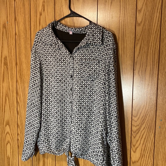 🔥Bongo White & Black Patterned Button Down Long Sleeve / Womens 2X - Picture 2 of 6